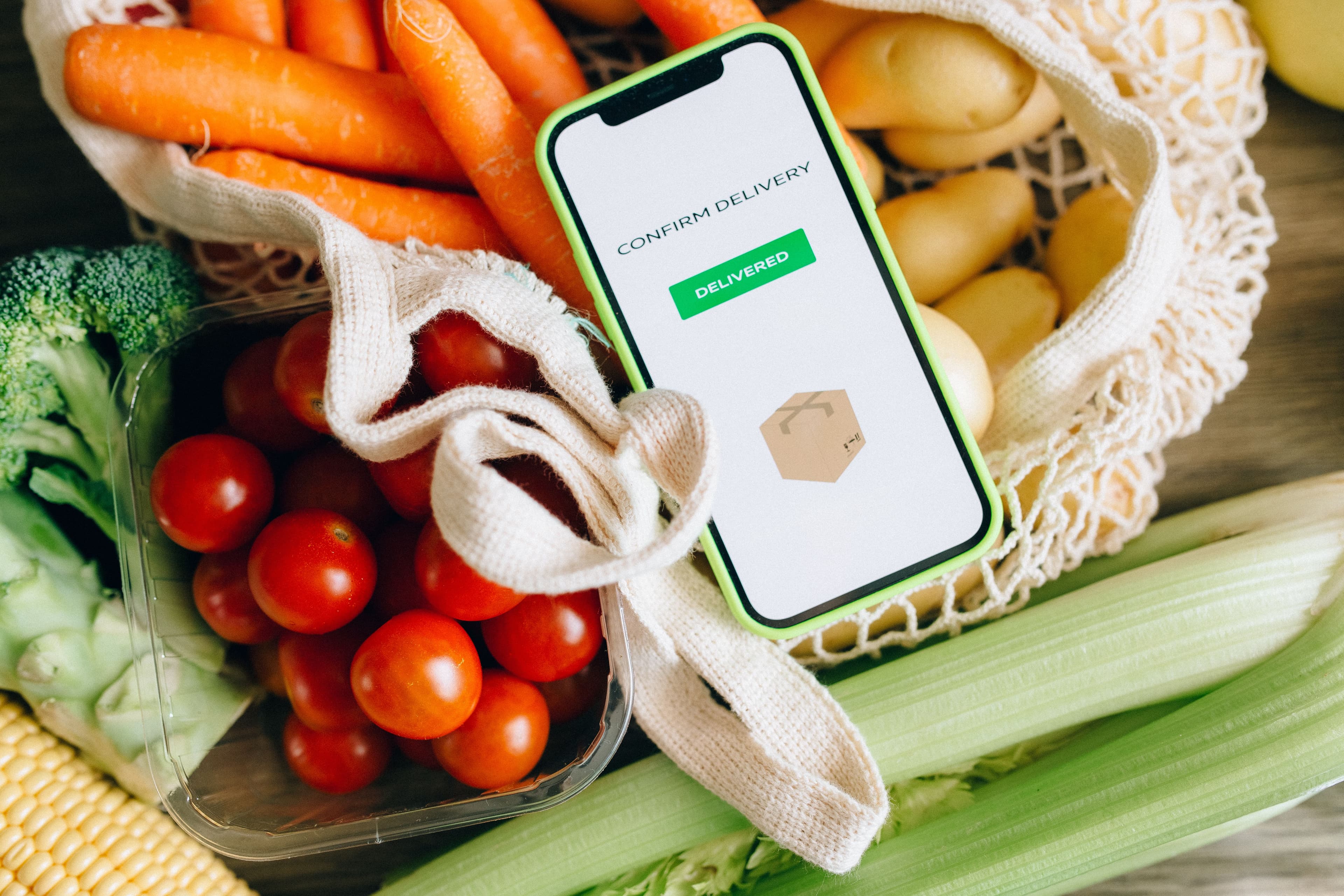 Editorial card about selecting a food nutrition database