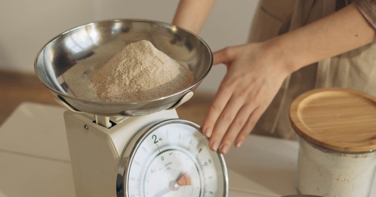 Step-by-step diagram showing how to calculate nutrition facts for a recipe from USDA ingredient data